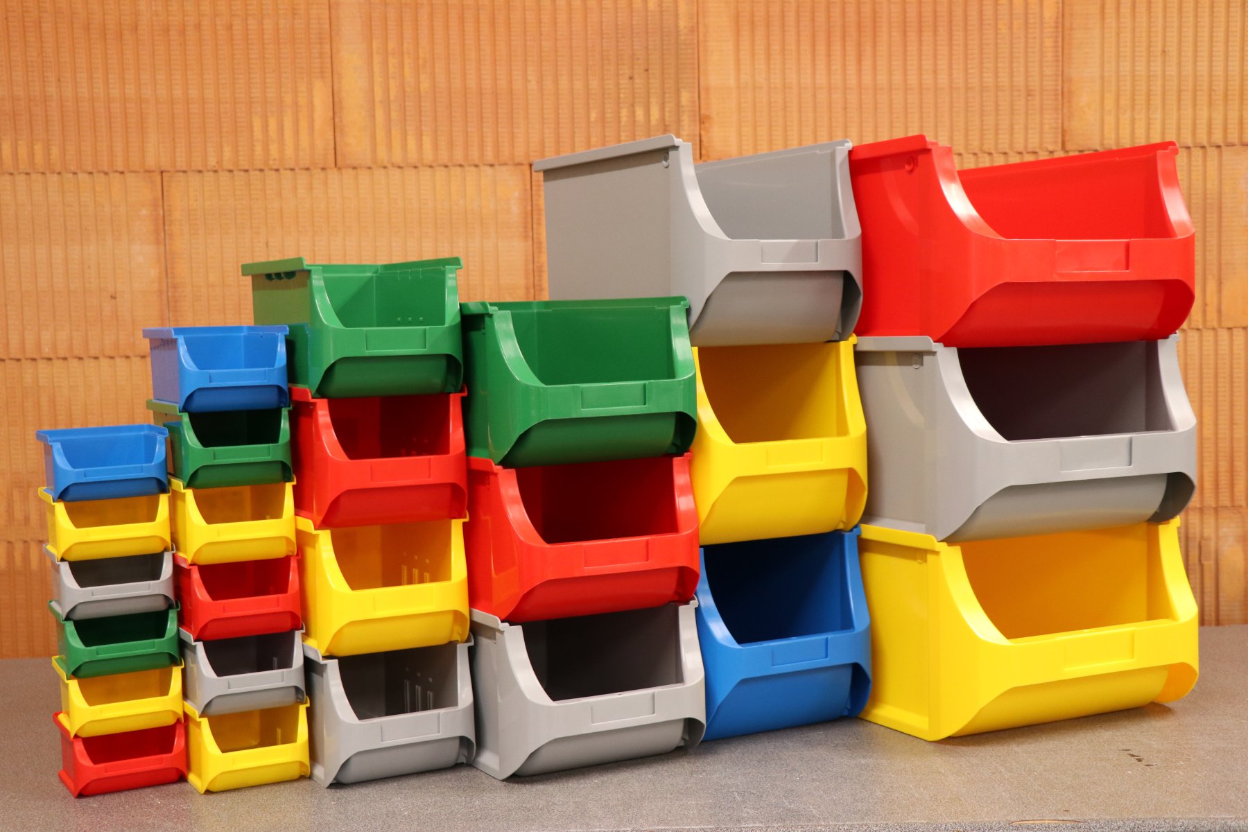 Warum Sichtlagerboxen in keiner Werkstatt fehlen sollten