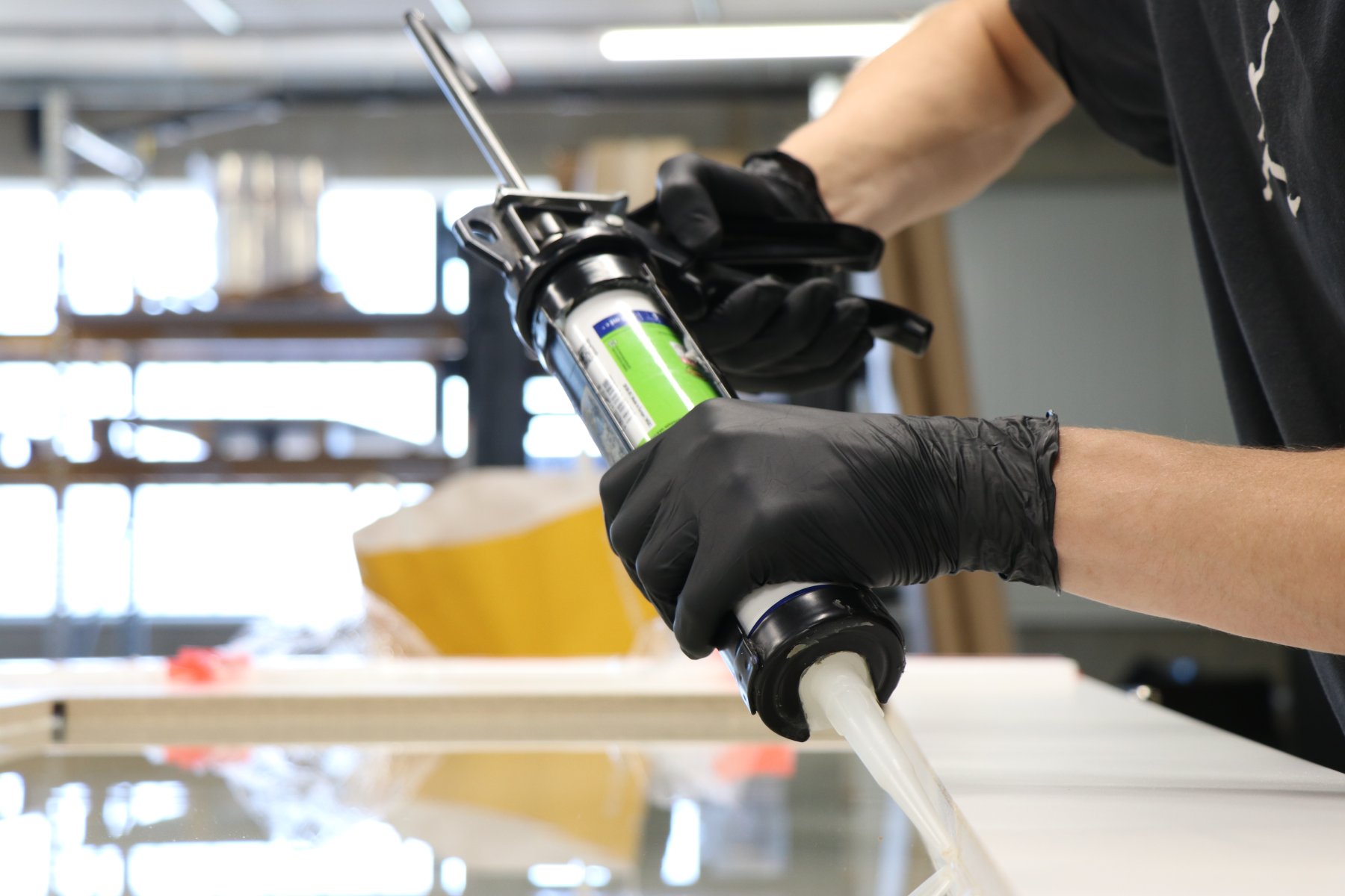 Acryl oder Silikon? Der richtige Dichtstoff für jede Anwendung